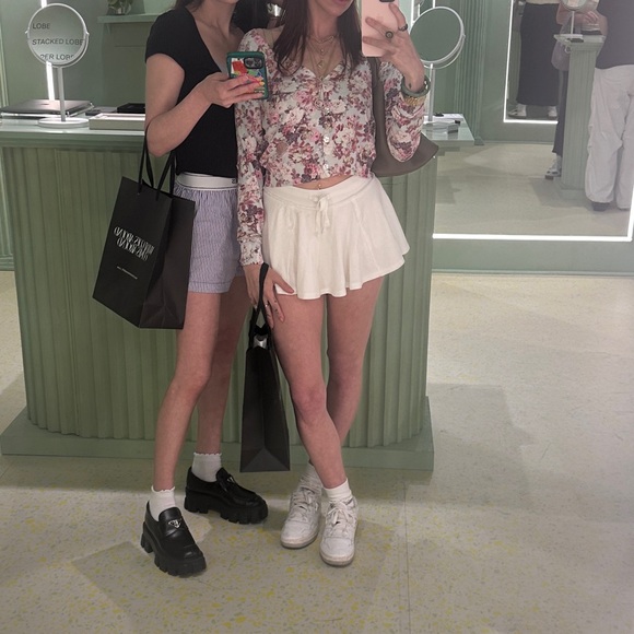 Meet your Posher Marisa - Picture 6 of 6